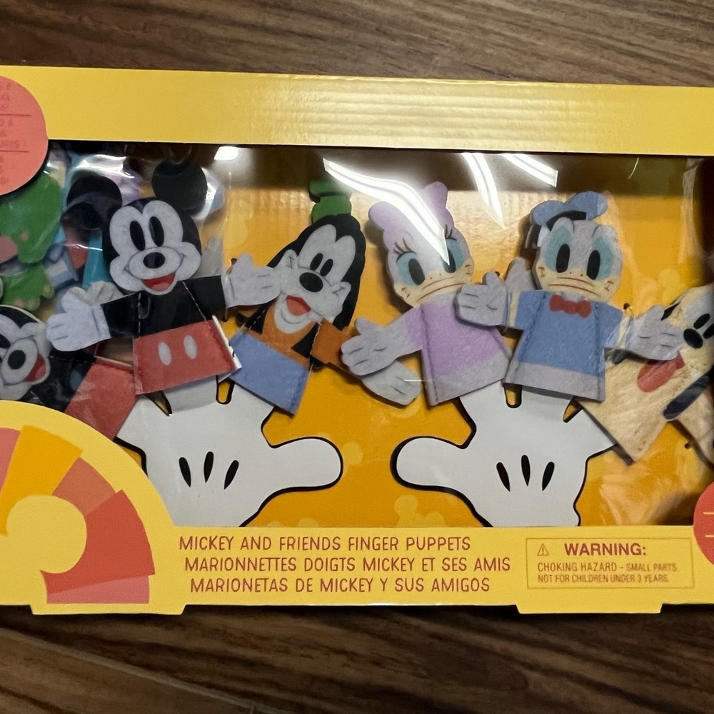 - - Disney Mickey and friends finger puppets new in box - Picture 4 of 5